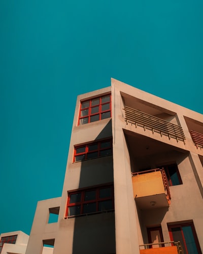 建筑物低角度照片